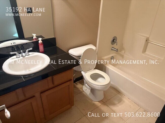 Building Photo - 35192 Ha Ln