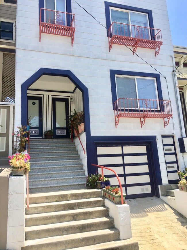 Building Photo - Large, Beautiful Home near Dolores Park!
