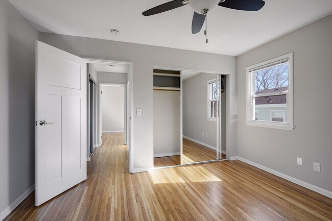 Building Photo - Remodeled 2 bed featuring new kitchen