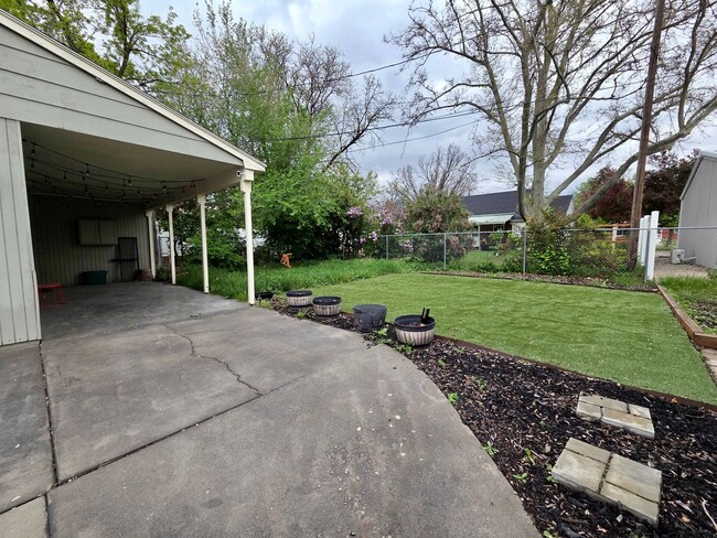 Building Photo - Beautiful Home in Millcreek, UT!
