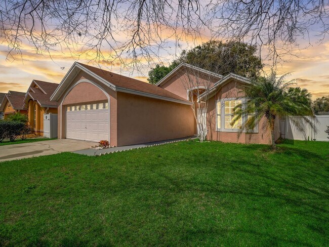 Building Photo - Beautiful 3-bedroom 2-bathroom house in th...