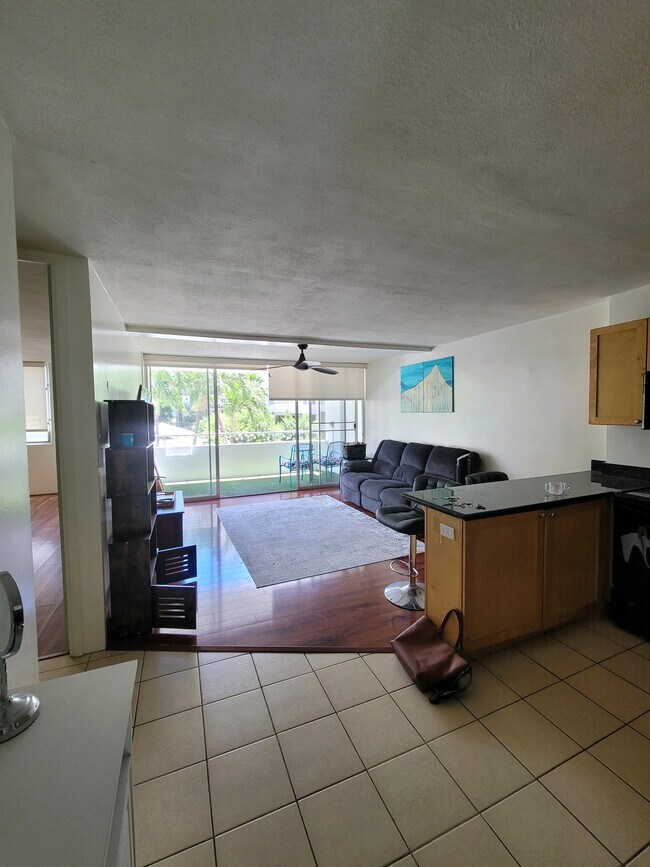 Building Photo - 430 Kaiolu St