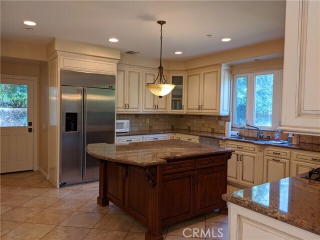 Building Photo - 2150 Highland Vista Dr