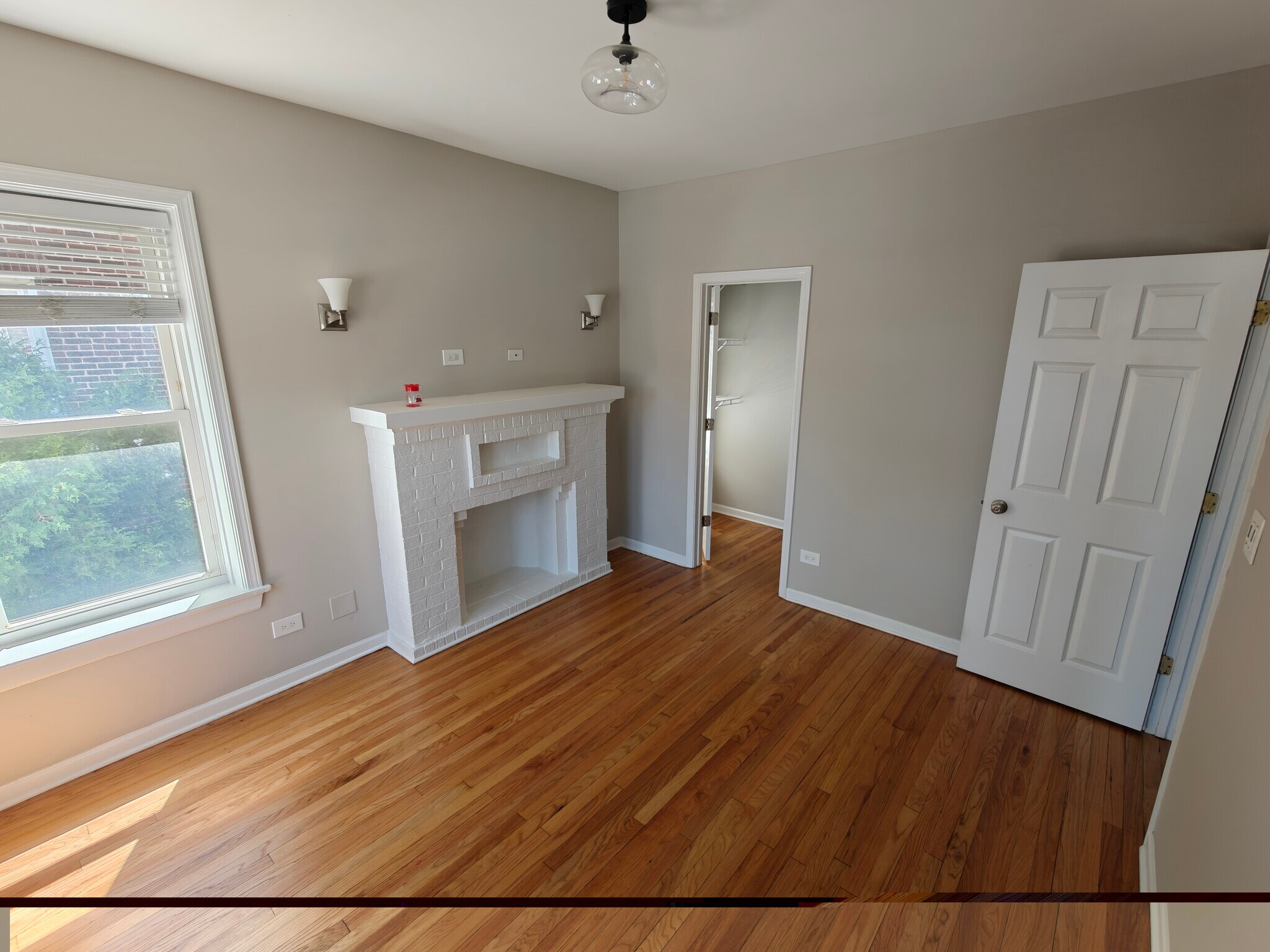 Building Photo - 4946 N Ridgeway Ave