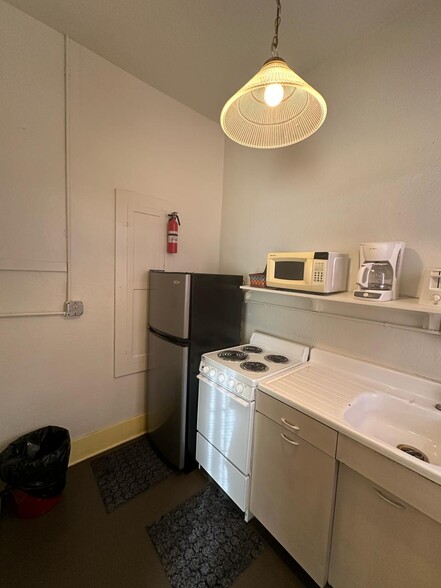 Building Photo - 517 Sullivan St