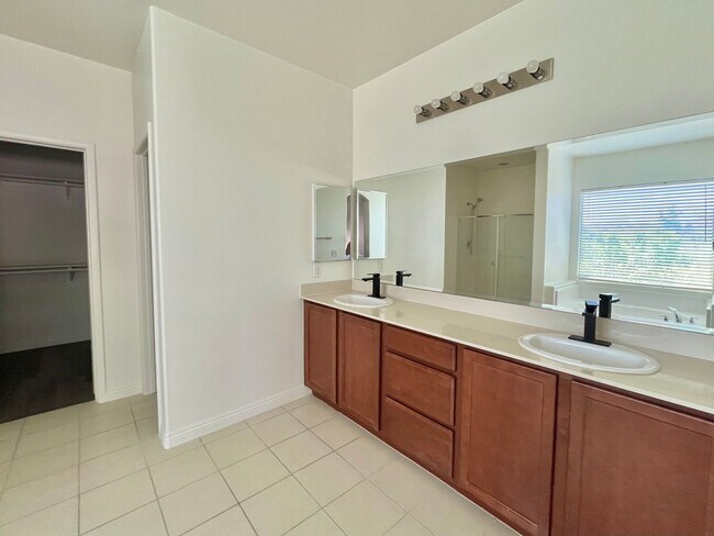 Building Photo - 9493 Alma Ridge Ave
