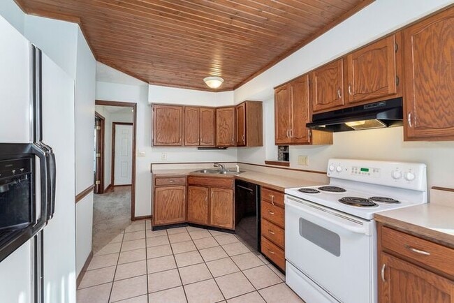 Building Photo - 3 Bedroom 2 Full Bath Ranch in Peaceful Geist Valley Estates