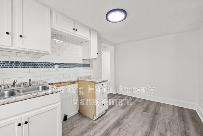 Building Photo - 1134 Oak St