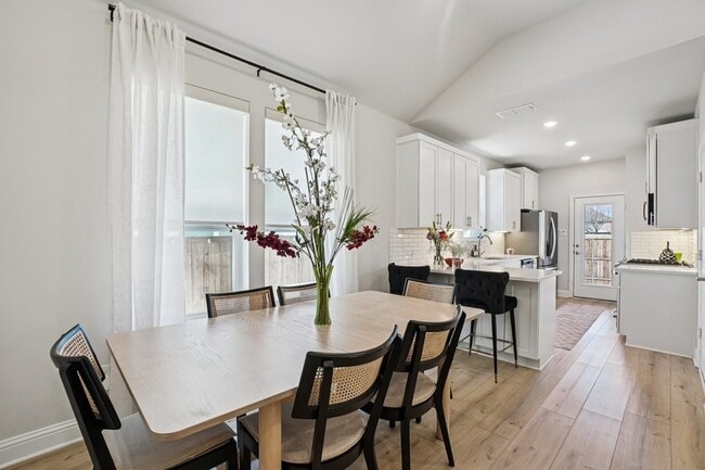 Building Photo - 11422 Chepstow Crescent Ct