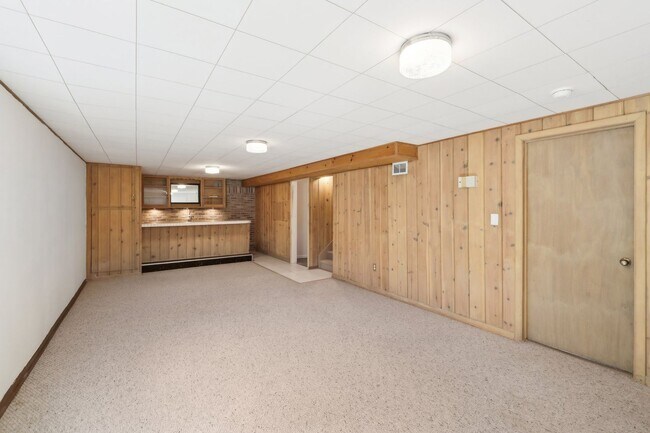 Building Photo - Updated 4-Bed 2-Bath SF Home with Lake Views & Great Entertaining Space in Monona