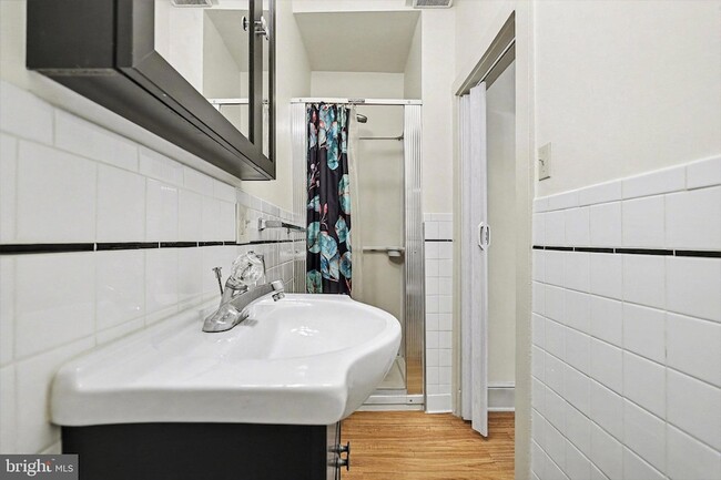 Building Photo - 136 E Lemon St