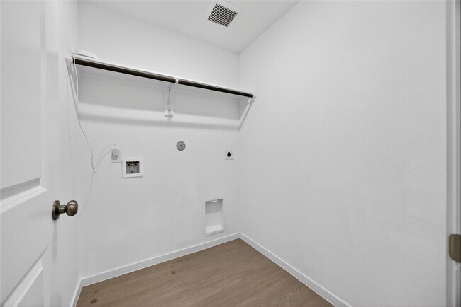 Building Photo - 6523 Water Oak Grn Ln