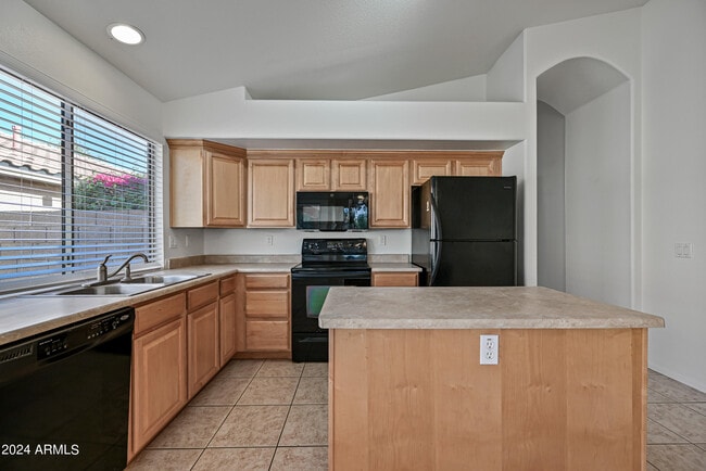 Building Photo - 7160 E Lindner Ave