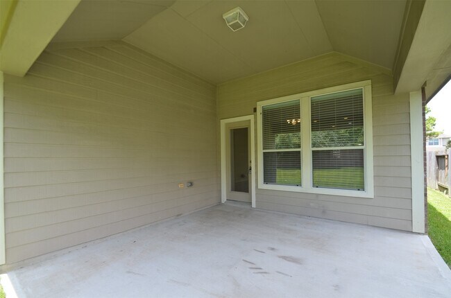 Building Photo - 23207 Dewflower Dr