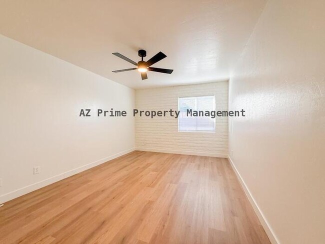 Building Photo - 3056 N 32nd St