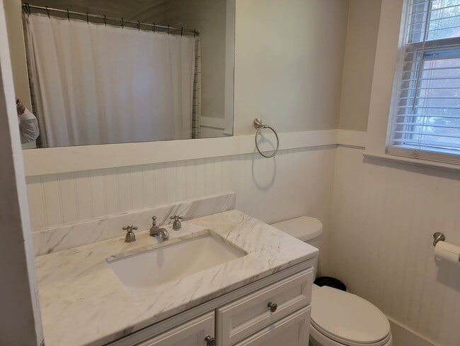 Building Photo - 3 Bedroom 1.5 bath House Florence!