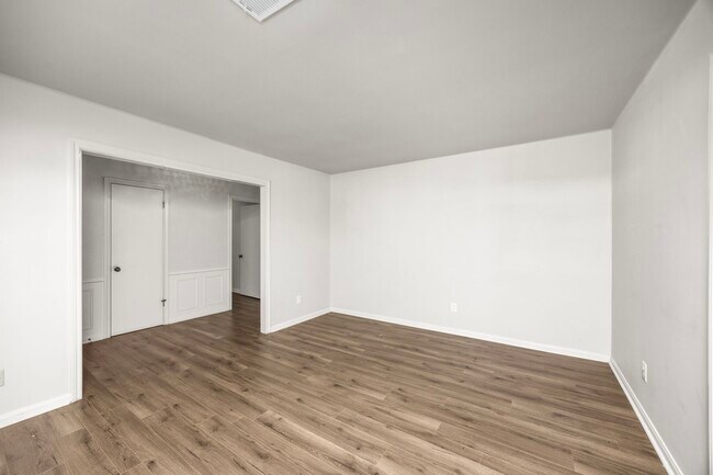 Building Photo - 11223 Oak Spring Dr