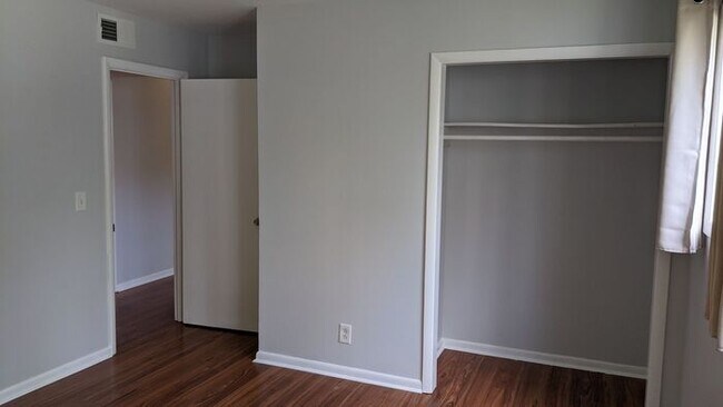 Building Photo - Walking distance to the Gulch & Music row!