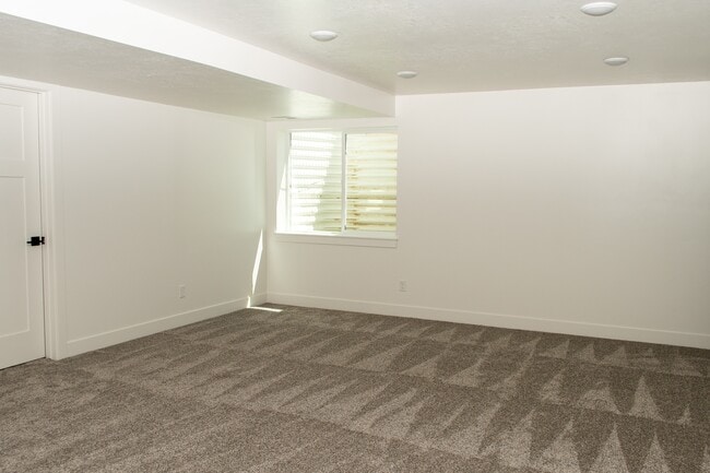 Building Photo - 864 S 340 E