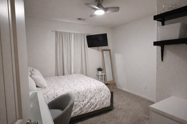 Building Photo - 250 7th St