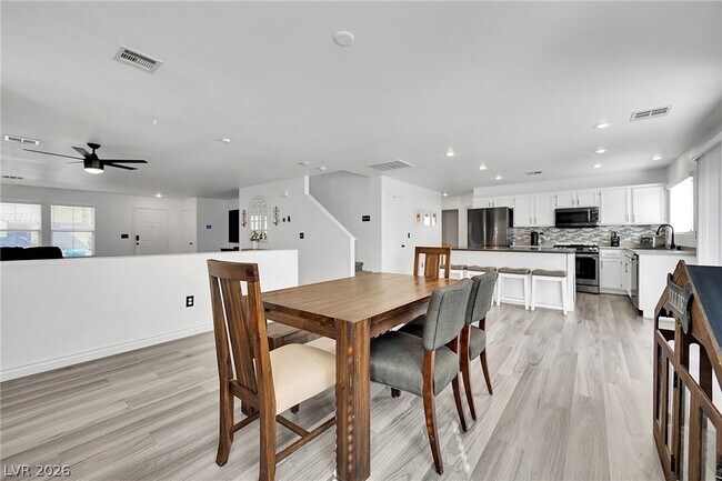 Building Photo - 11142 Romola St