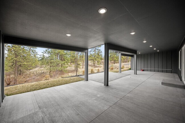 Building Photo - BEAUTIFUL Spacious Modern Grandview Single Level Home!