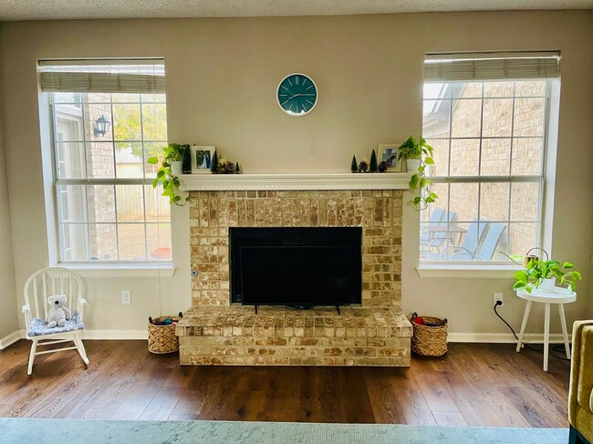 Building Photo - 4301 Lavaca Dr