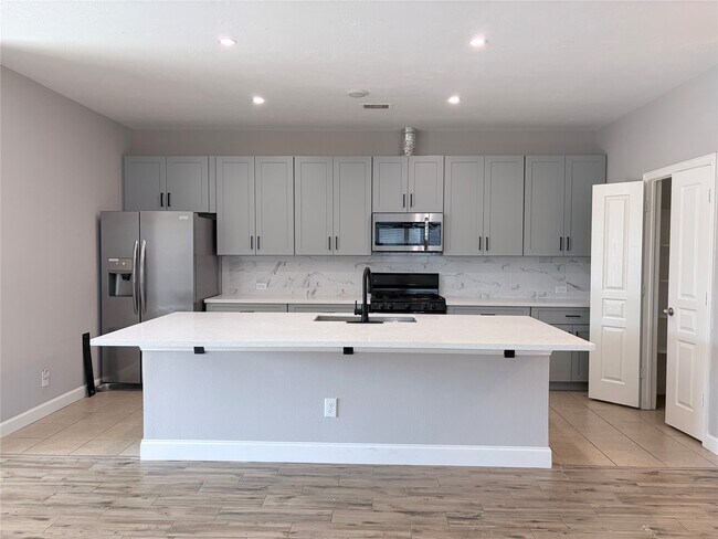 Primary Photo - 10910 Woodwind Shadows Dr