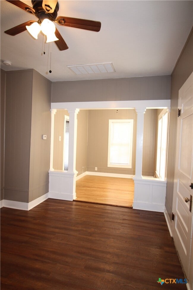 Building Photo - 516 E Mountain St