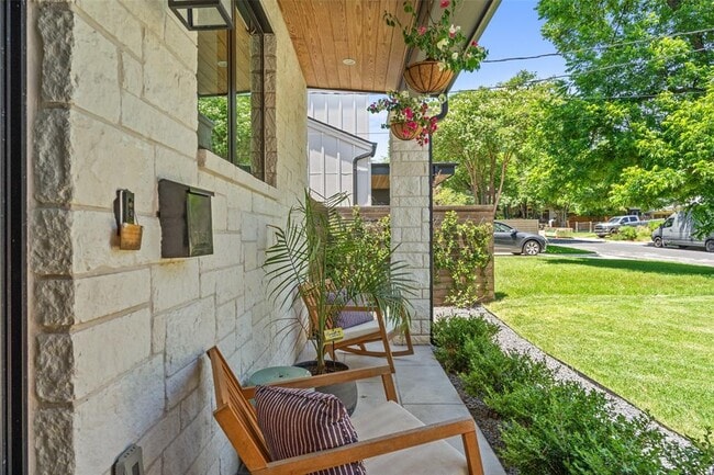 Building Photo - 2107 Peach Tree St