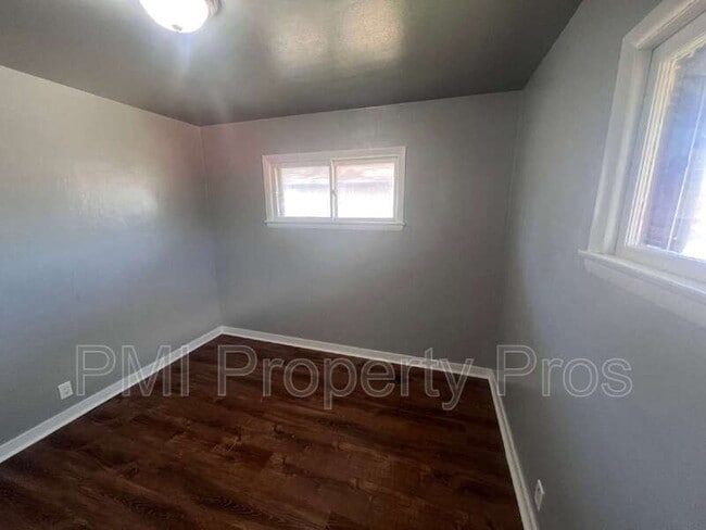 Building Photo - 5650 N 61st St