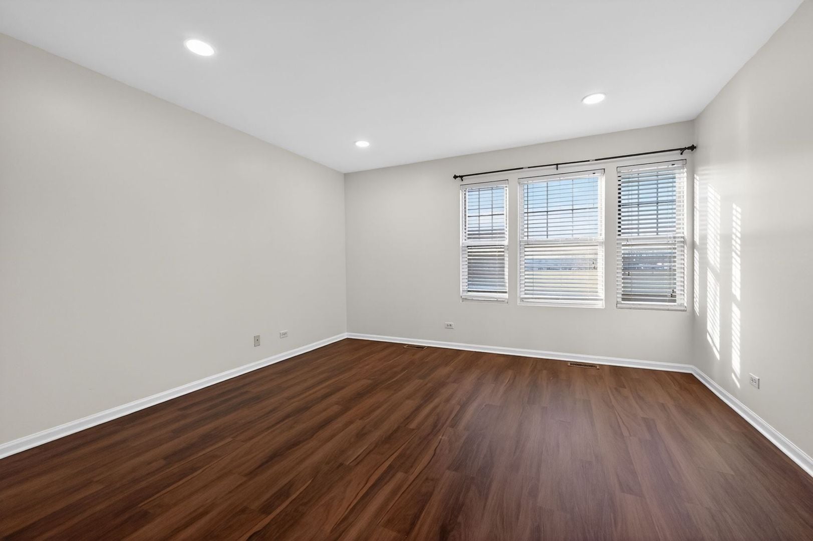 Building Photo - 708 Meadowridge Dr