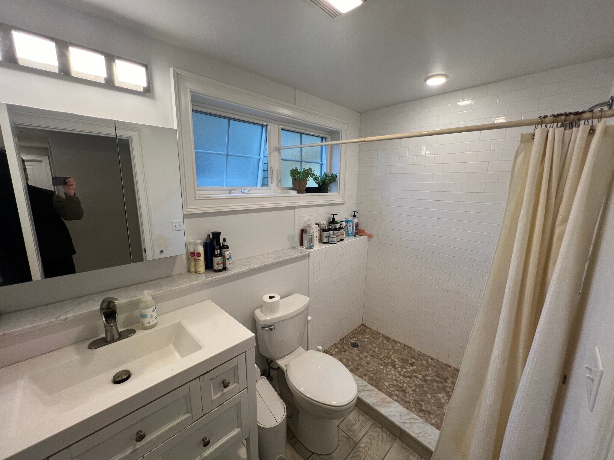 Building Photo - 118 Holland St