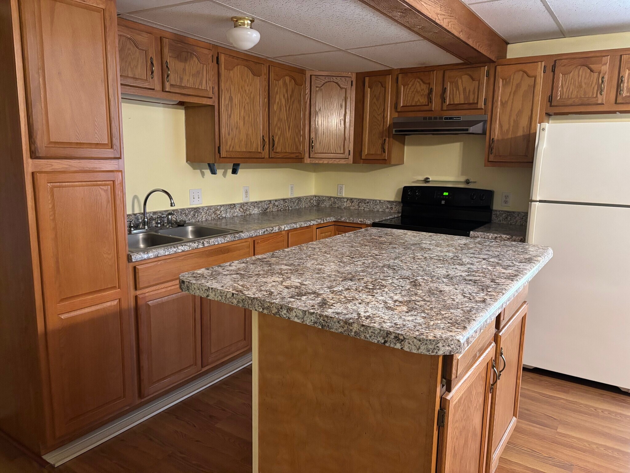 Building Photo - 142 Townsend Ct