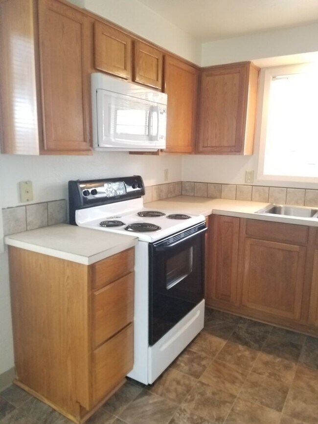 Building Photo - 2415-2425-2425 Wooddale Ave NE