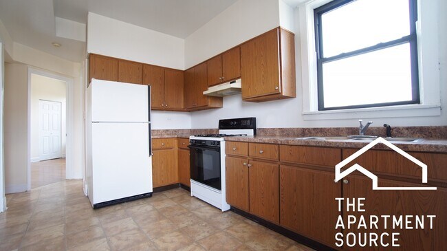 Building Photo - 2647 N Sawyer Ave