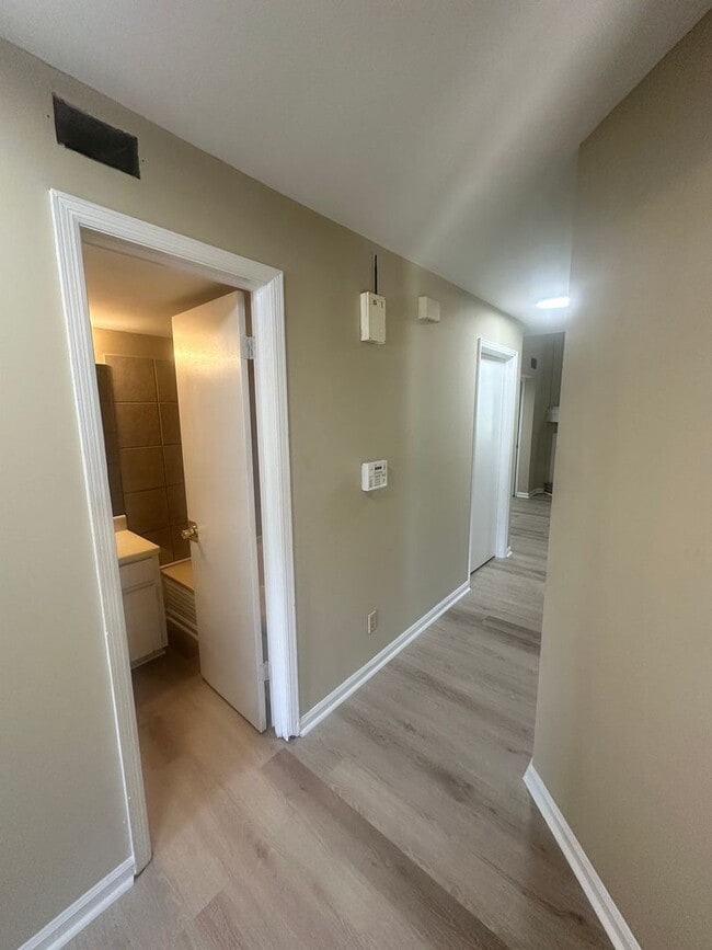 Building Photo - 2 Bedroom/2 Bath Townhome in Valdosta