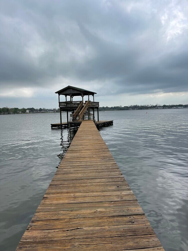 Building Photo - 1200 E Main St