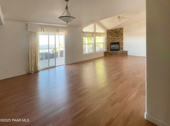 Building Photo - 1124 Louie St