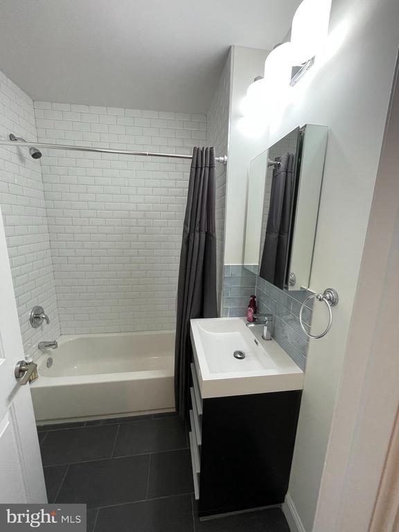 Building Photo - 2304 Alter St