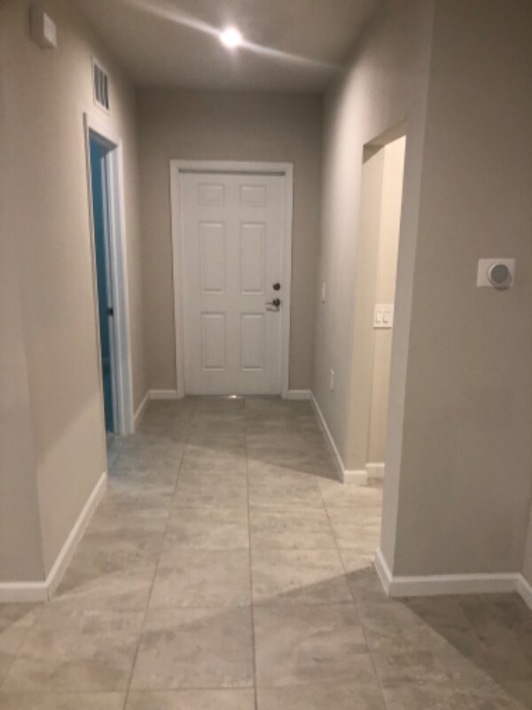 Building Photo - 1820 West Palms Drive