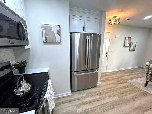 Building Photo - 1113 The Woods