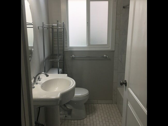 Building Photo - 705 500 N