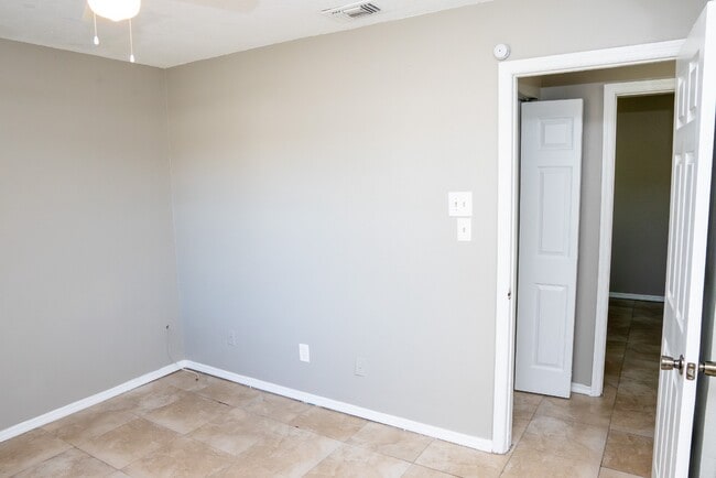 Building Photo - 1483 Elderton Dr