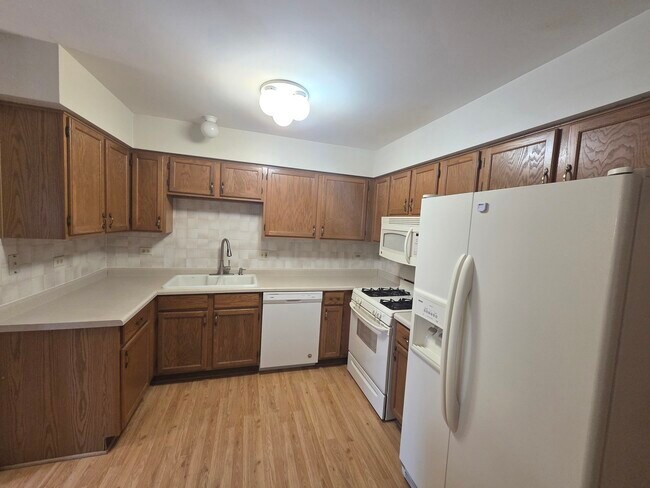 Building Photo - 1485 Exeter Ln