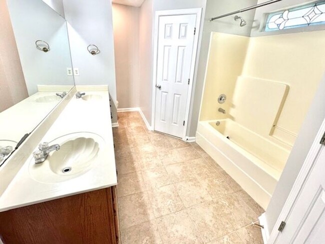 Building Photo - Available Now! Now Leasing a charming 3-be...