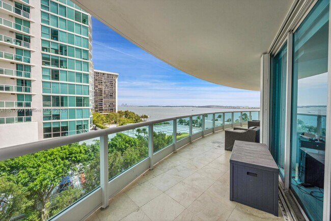 Building Photo - 2127 Brickell Ave