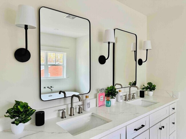 Building Photo - 806 Colorado Ave