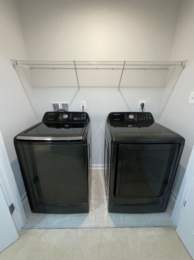 Building Photo - Beautiful 4BR 3.5BA 3 level townhome with 2 car attached garage located in the Cabin Branch Commu...