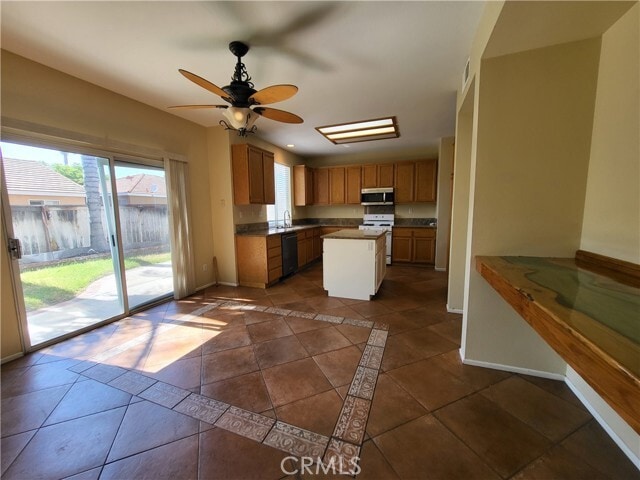 Building Photo - 42135 Chestnut Dr